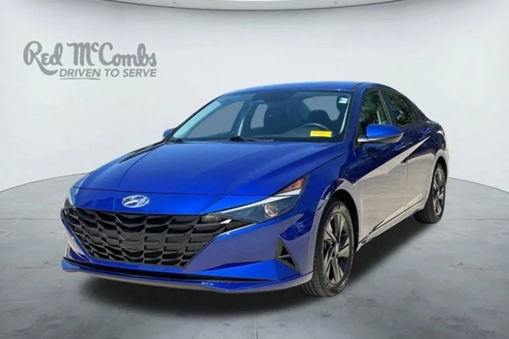 2023 Hyundai Elantra SEL photo 1