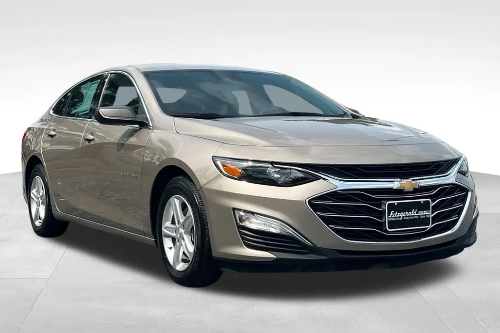 2023 Chevrolet Malibu LS photo 1