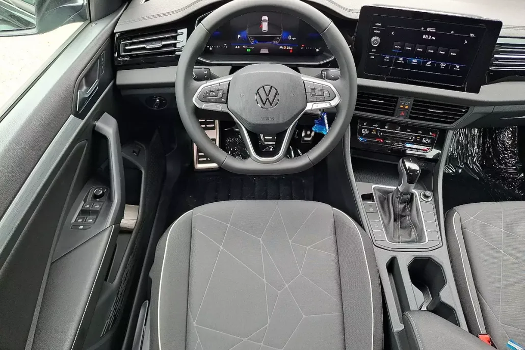 2025 Volkswagen Jetta Sport photo 1