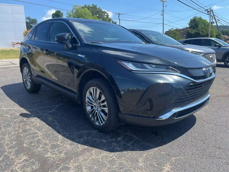 2021 Toyota Venza LE photo 1
