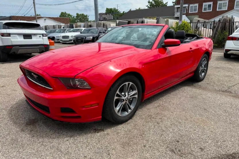2014 Ford Mustang V6 photo 1