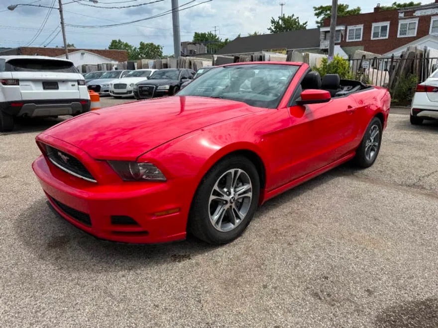 2014 Ford Mustang V6 photo 1