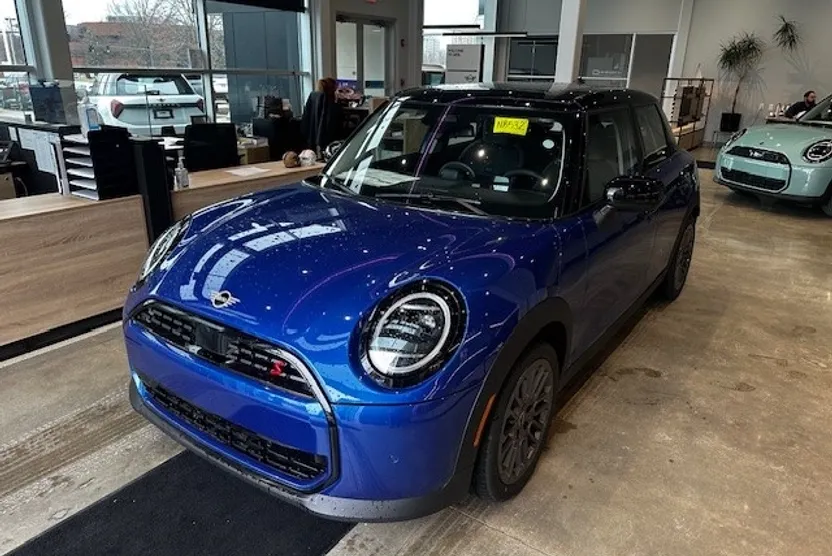 2025 Mini Cooper 4 Door Hardtop Signature photo 1