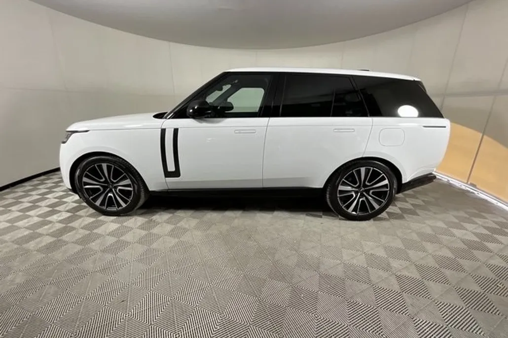 2025 Land Rover Range Rover SE photo 1