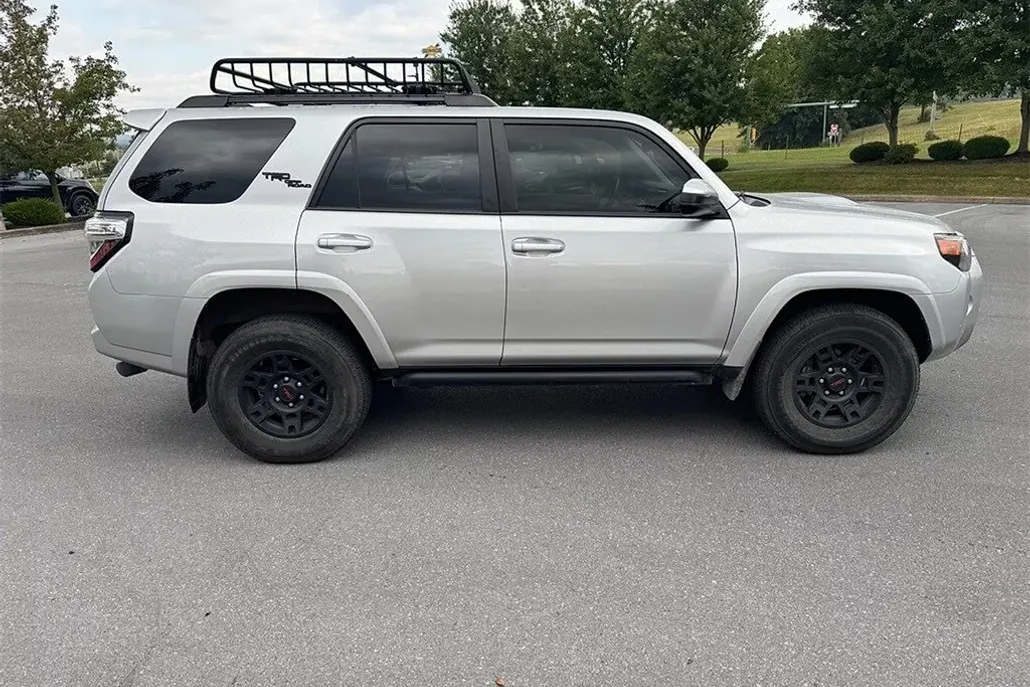2023 Toyota 4Runner TRD Off-Road photo 1