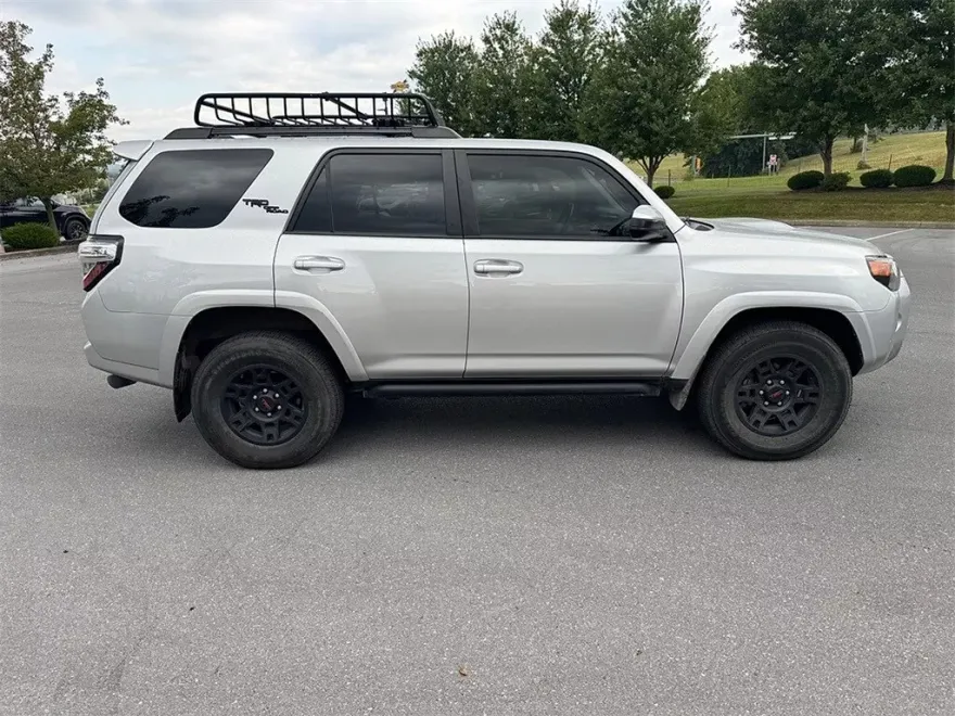 2023 Toyota 4Runner TRD Off-Road photo 1