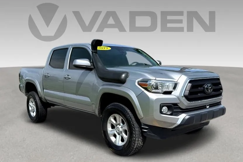 2019 Toyota Tacoma 4x4 SR5 photo 1