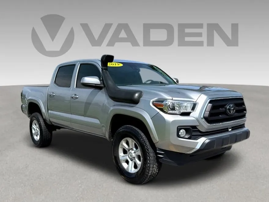2019 Toyota Tacoma 4x4 SR5 photo 1