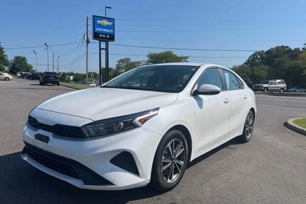 2023 Kia Forte LXS photo 1