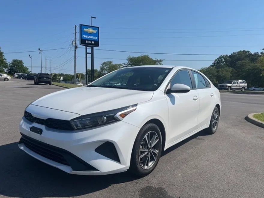 2023 Kia Forte LXS photo 1