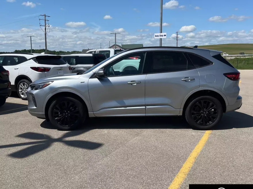 2024 Ford Escape ST-Line Elite photo 1