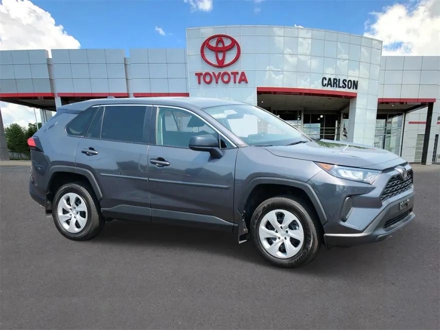 2022 Toyota RAV4 LE photo 1