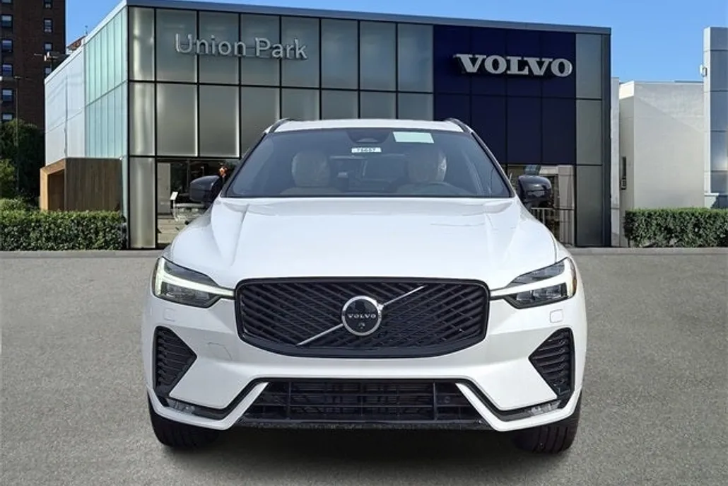2026 Volvo XC60 B5 Plus photo 1