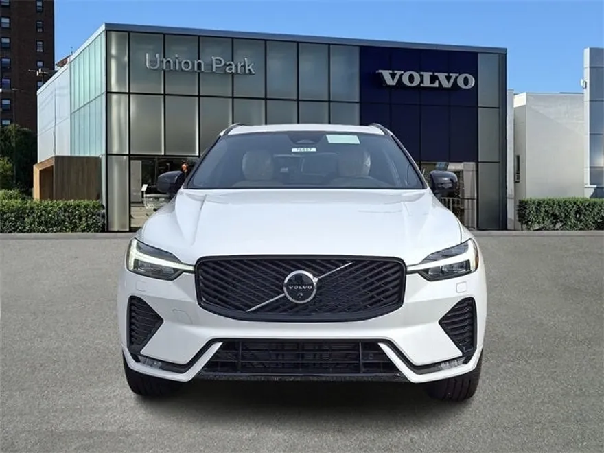 2026 Volvo XC60 B5 Plus photo 1