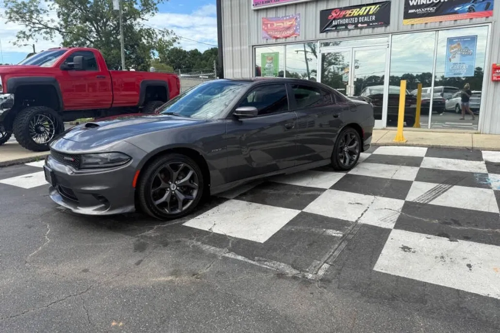 2019 Dodge Charger R/T photo 1