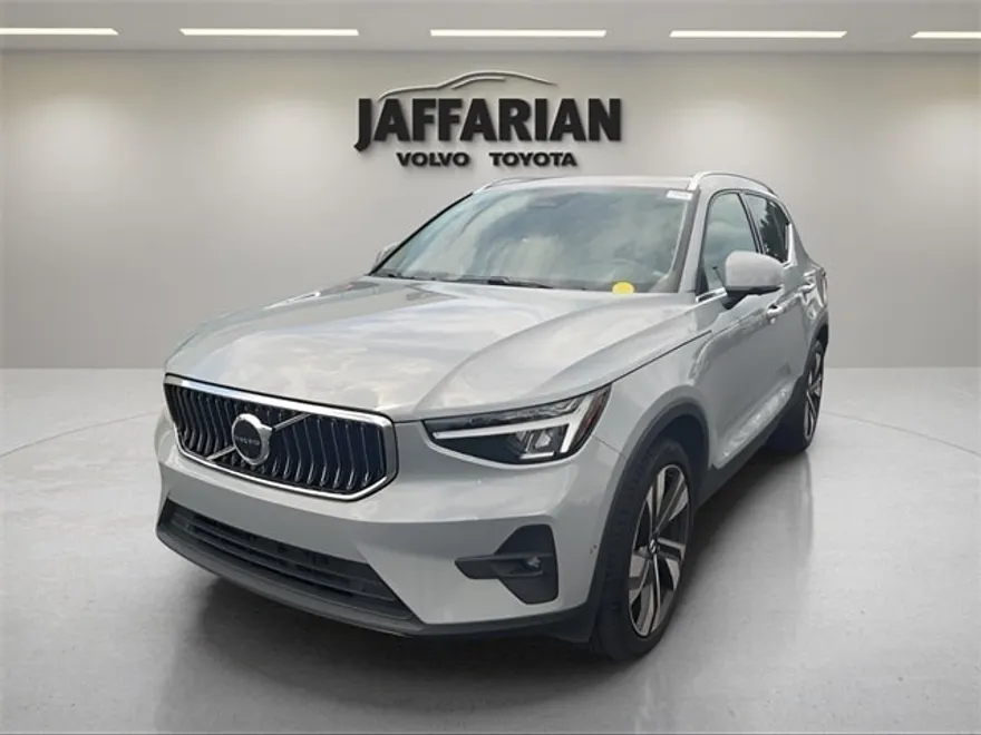2024 Volvo XC40 Plus photo 1