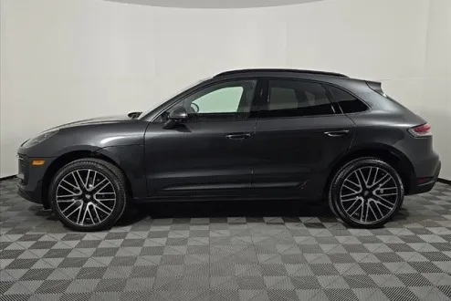 2025 Porsche Macan T photo 2