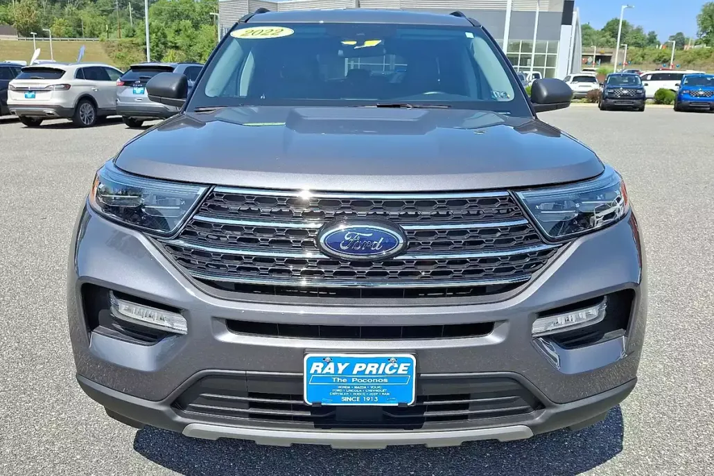 2022 Ford Explorer XLT photo 1