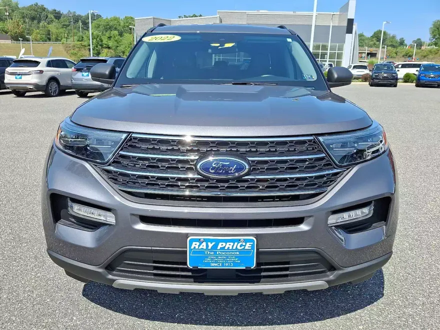 2022 Ford Explorer XLT photo 1