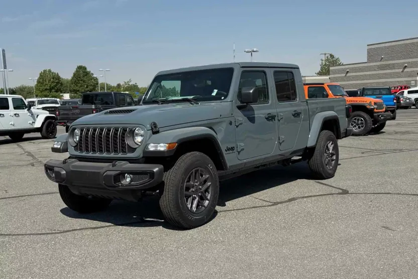 2025 Jeep Gladiator Sport S photo 1