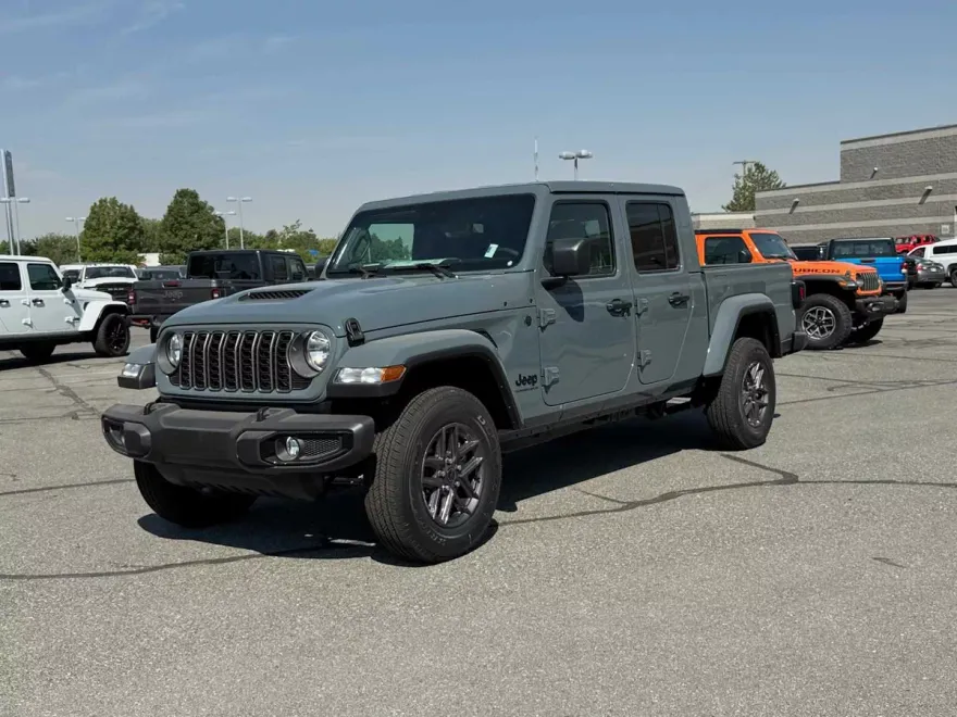 2025 Jeep Gladiator Sport S photo 1