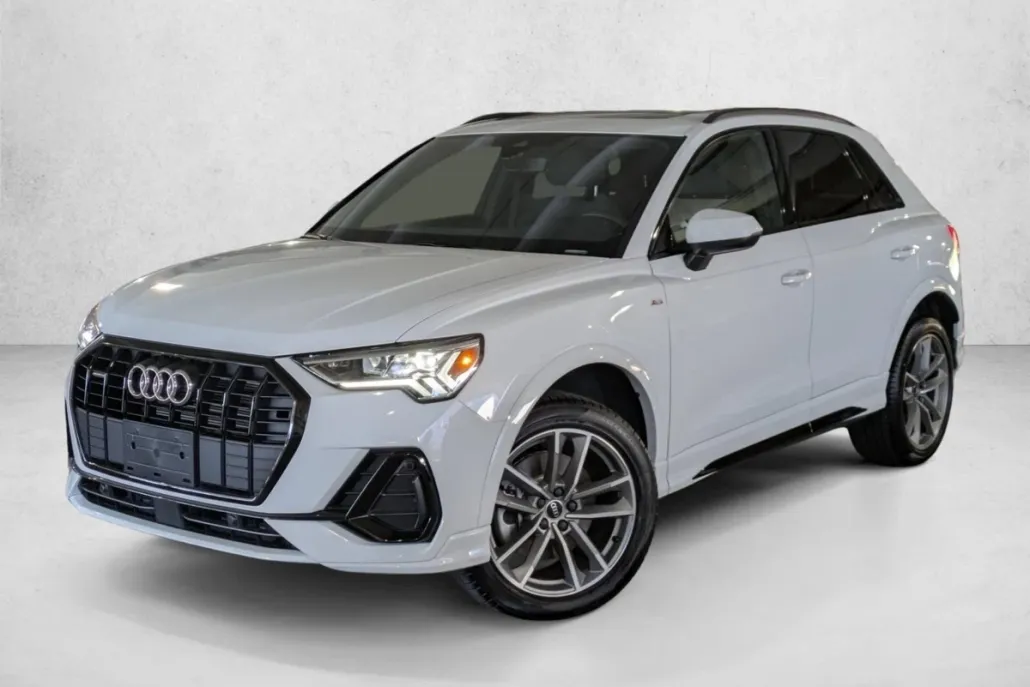 2025 Audi Q3 45 TFSI S line Premium photo 1