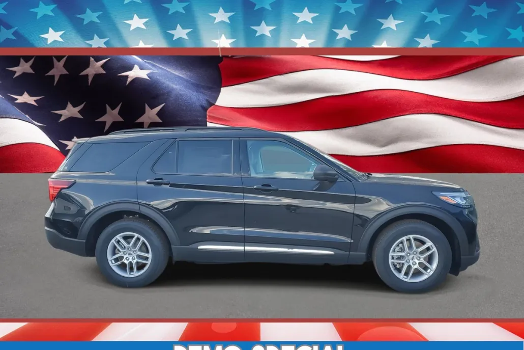 2025 Ford Explorer photo 1