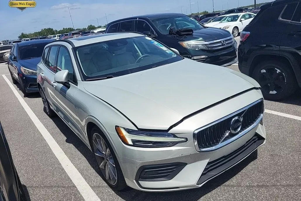 2020 Volvo V60 T5 photo 1