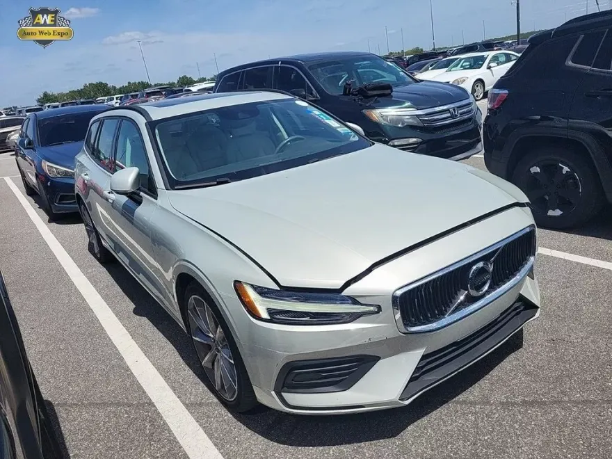 2020 Volvo V60 T5 photo 1