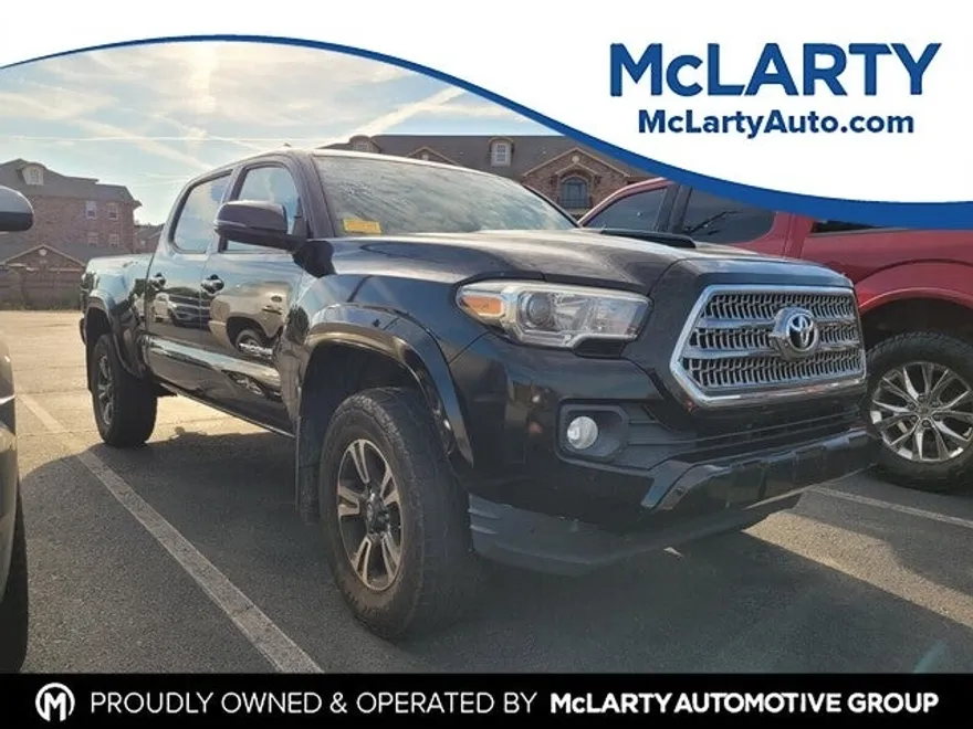 2017 Toyota Tacoma TRD Off-Road photo 1