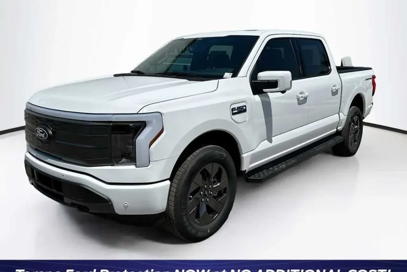 2025 Ford F-150 Lightning Lariat photo 1