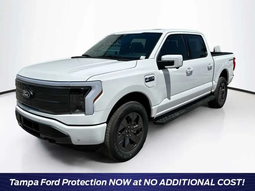 2025 Ford F-150 Lightning Lariat photo 1