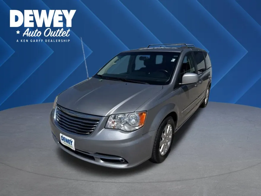 2016 Chrysler Town & Country Touring photo 1