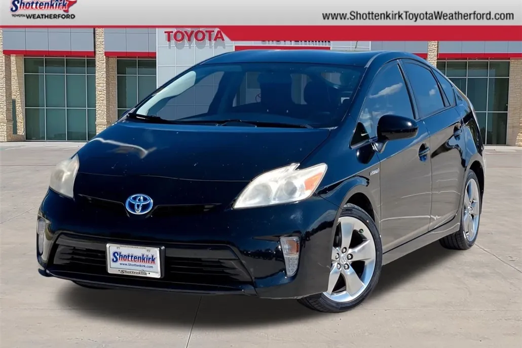 2013 Toyota Prius Three photo 1