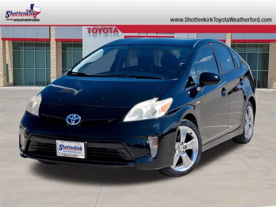 2013 Toyota Prius Three photo 1