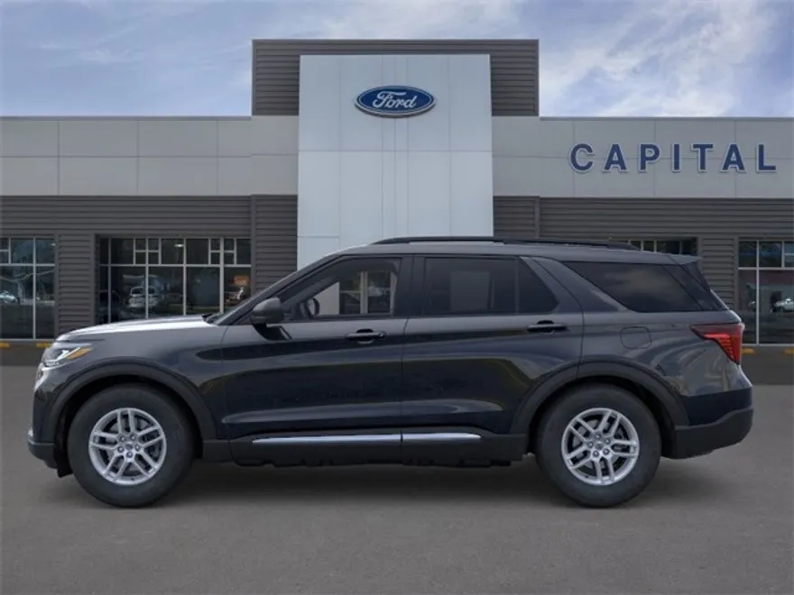 2025 Ford Explorer photo 1