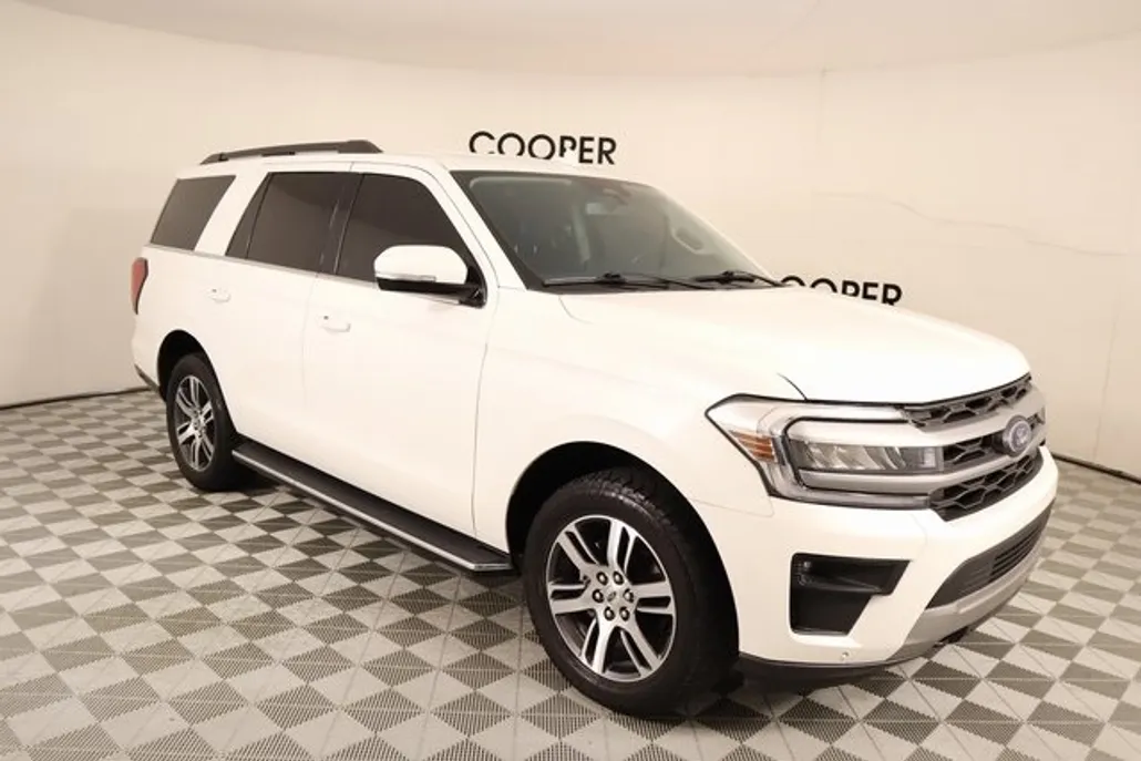 2022 Ford Expedition XLT photo 1