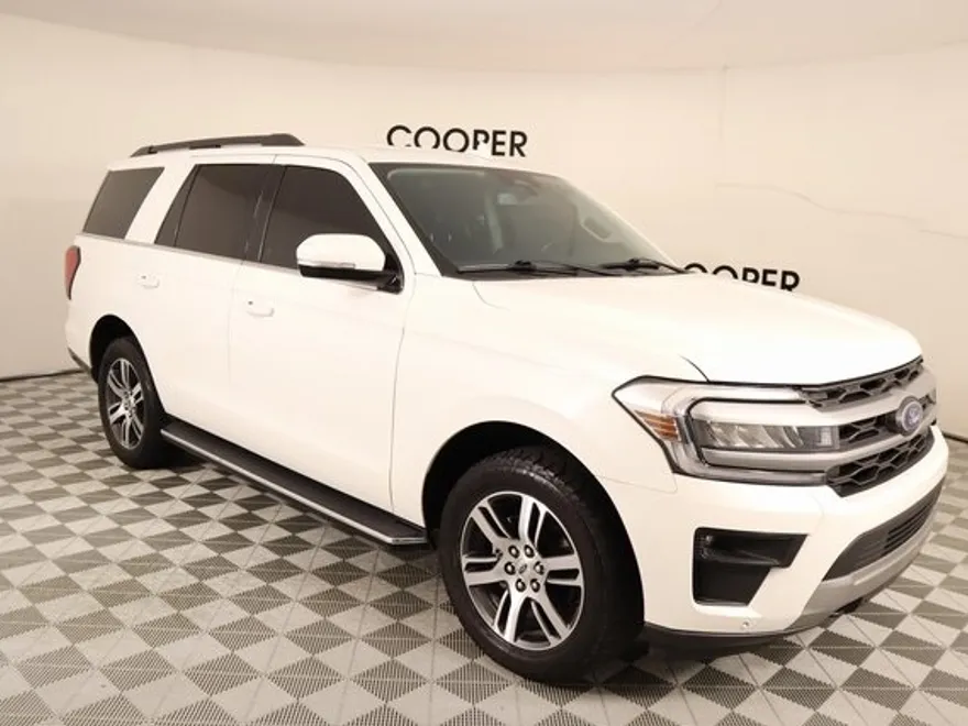 2022 Ford Expedition XLT photo 1