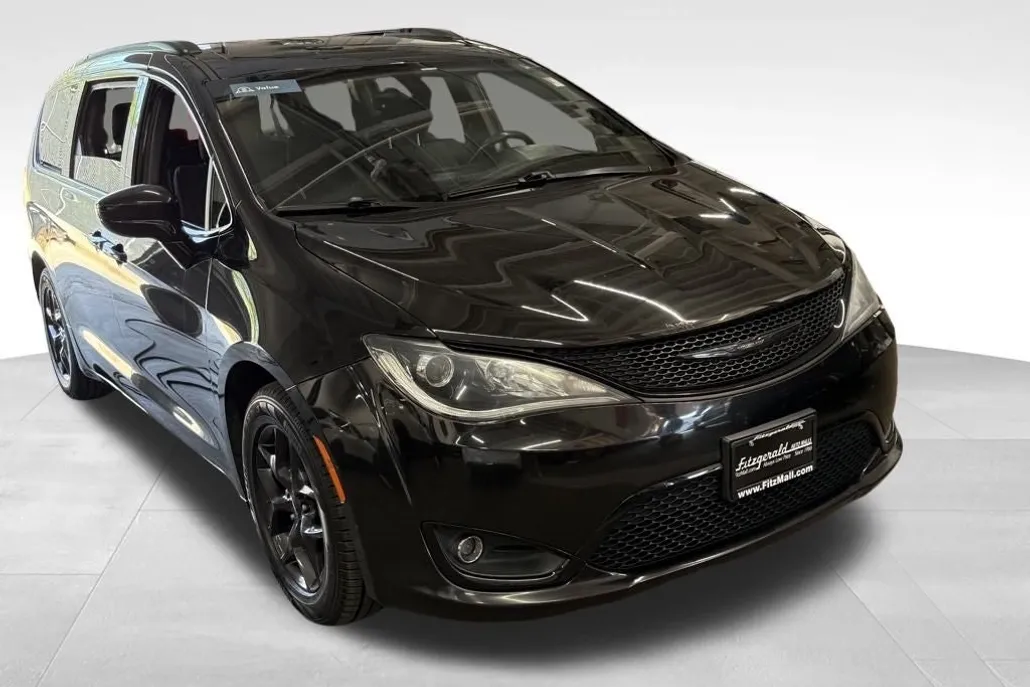 2019 Chrysler Pacifica Touring Plus photo 1