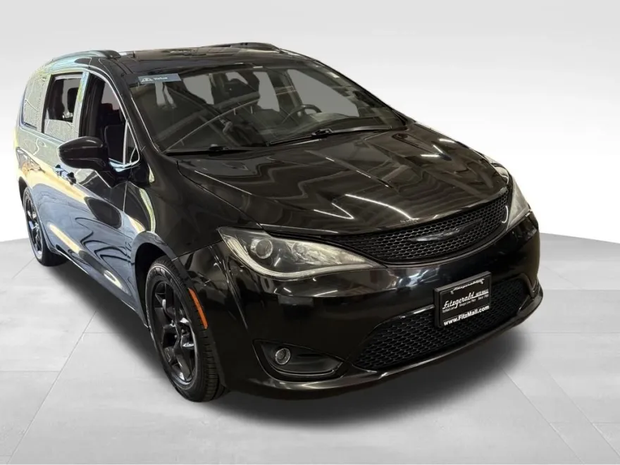 2019 Chrysler Pacifica Touring Plus photo 1