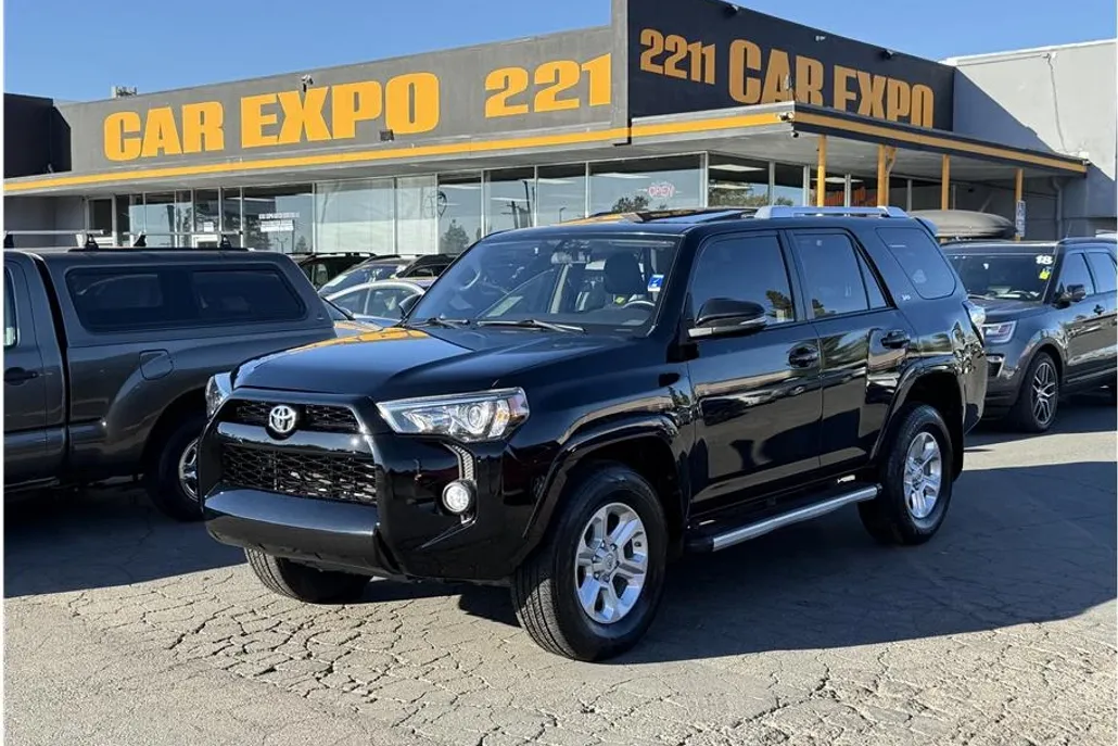2017 Toyota 4Runner SR5 Sport photo 1