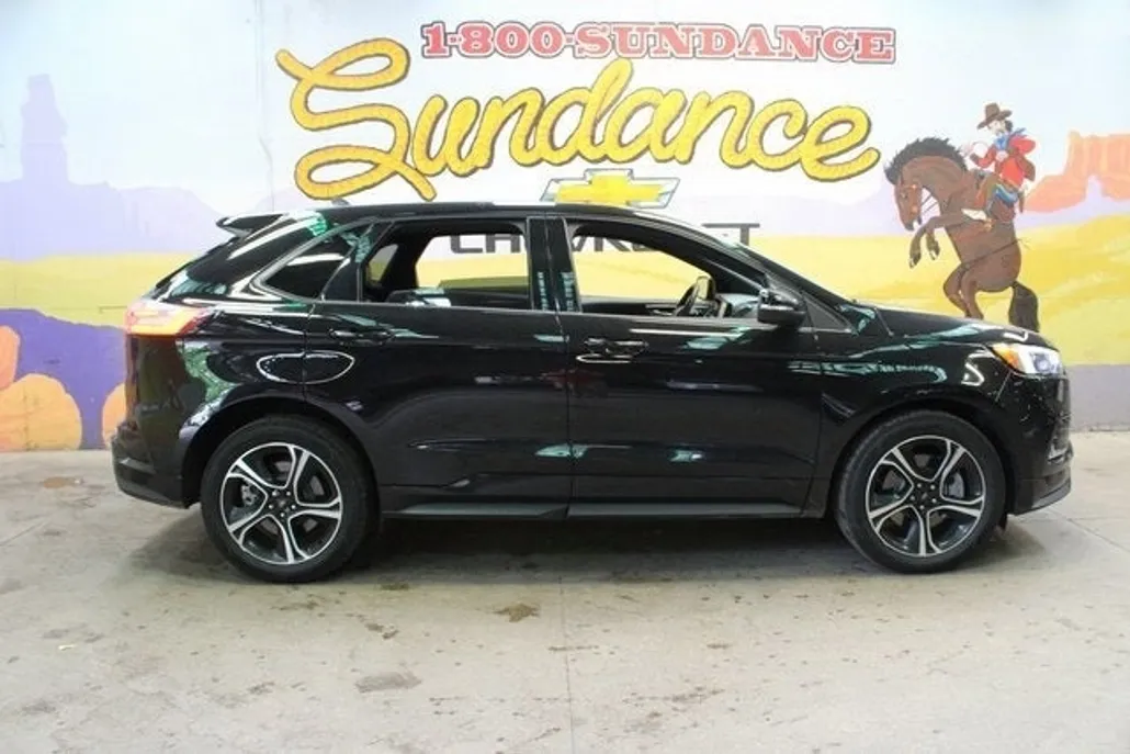 2022 Ford Edge ST photo 1