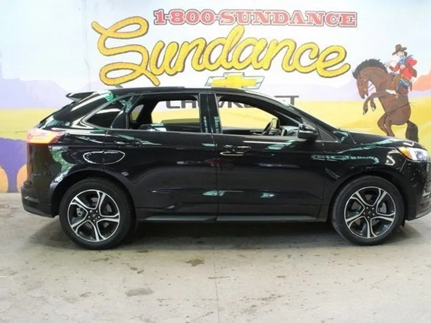2022 Ford Edge ST photo 1