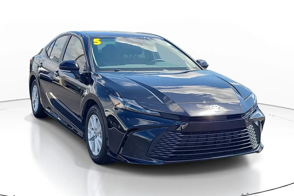 2025 Toyota Camry LE photo 1