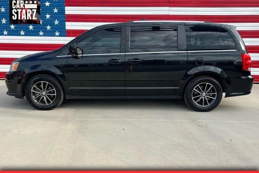 2017 Dodge Grand Caravan SXT photo 1