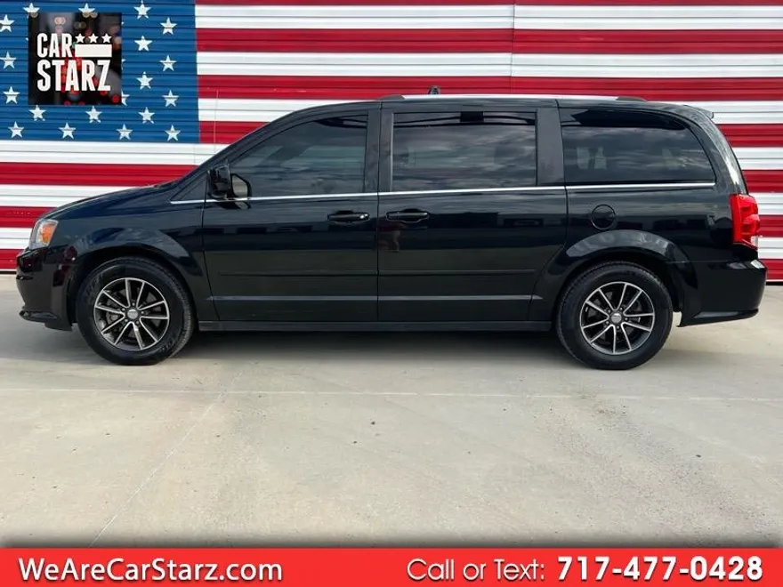 2017 Dodge Grand Caravan SXT photo 1