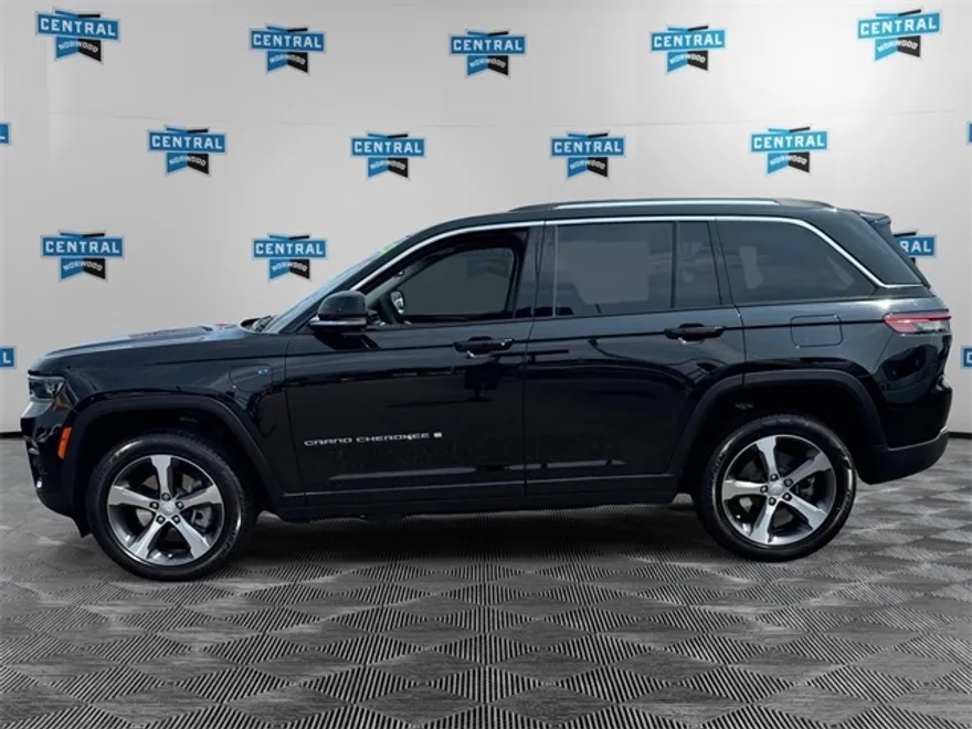 2023 Jeep Cherokee 4xe photo 1