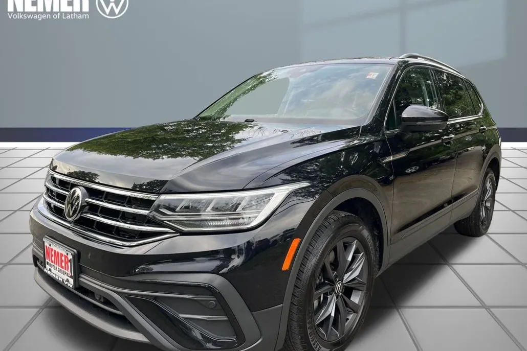 2022 Volkswagen Tiguan SE photo 1
