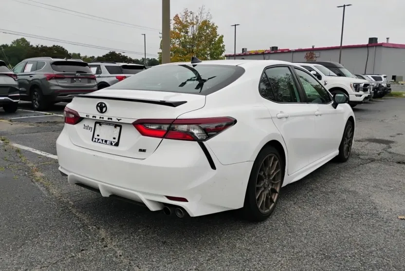 2023 Toyota Camry SE photo 1
