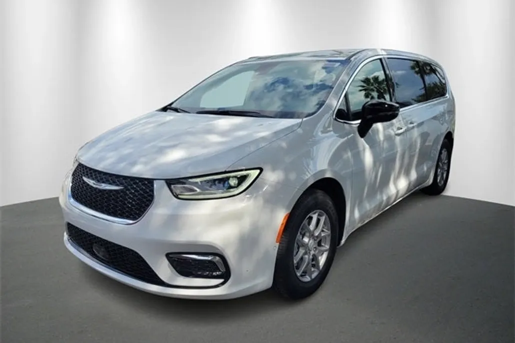 2026 Chrysler Pacifica photo 1